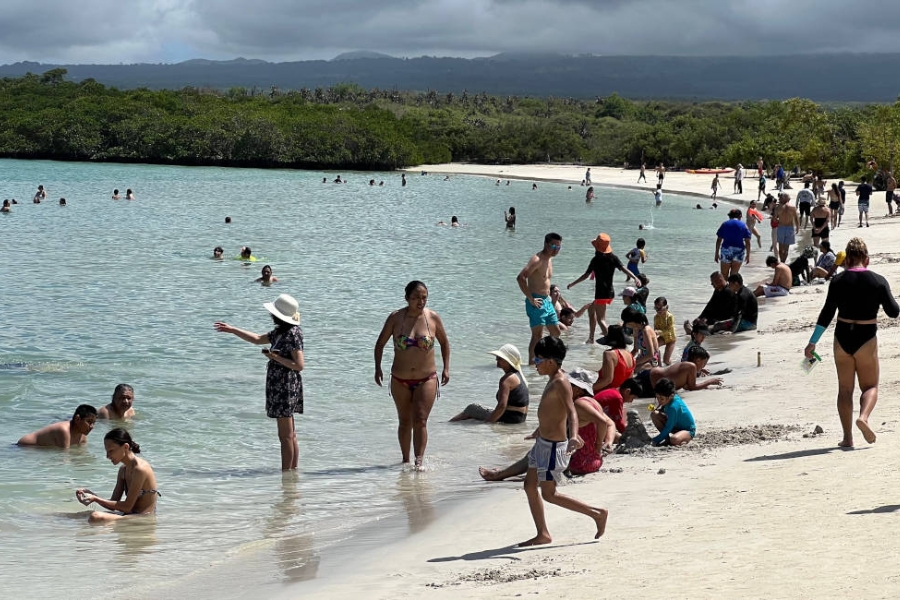 Gobierno alista alza de tasas de ingreso para turistas a Galápagos