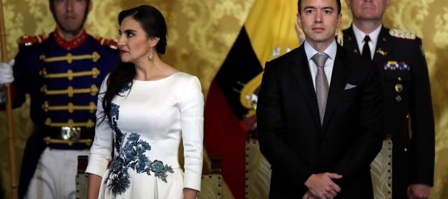 Foto del Presidente del Ecuador, Daniel Noboa, y la Vicepresidenta Verónica Abad en el Salón Amarillo