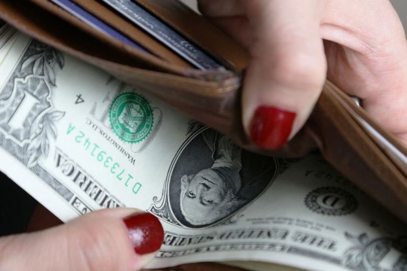 OnData-Dólar-PIB-Ecu